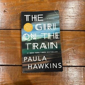 (998)THE GIRL ON THE TRAIN BOOK